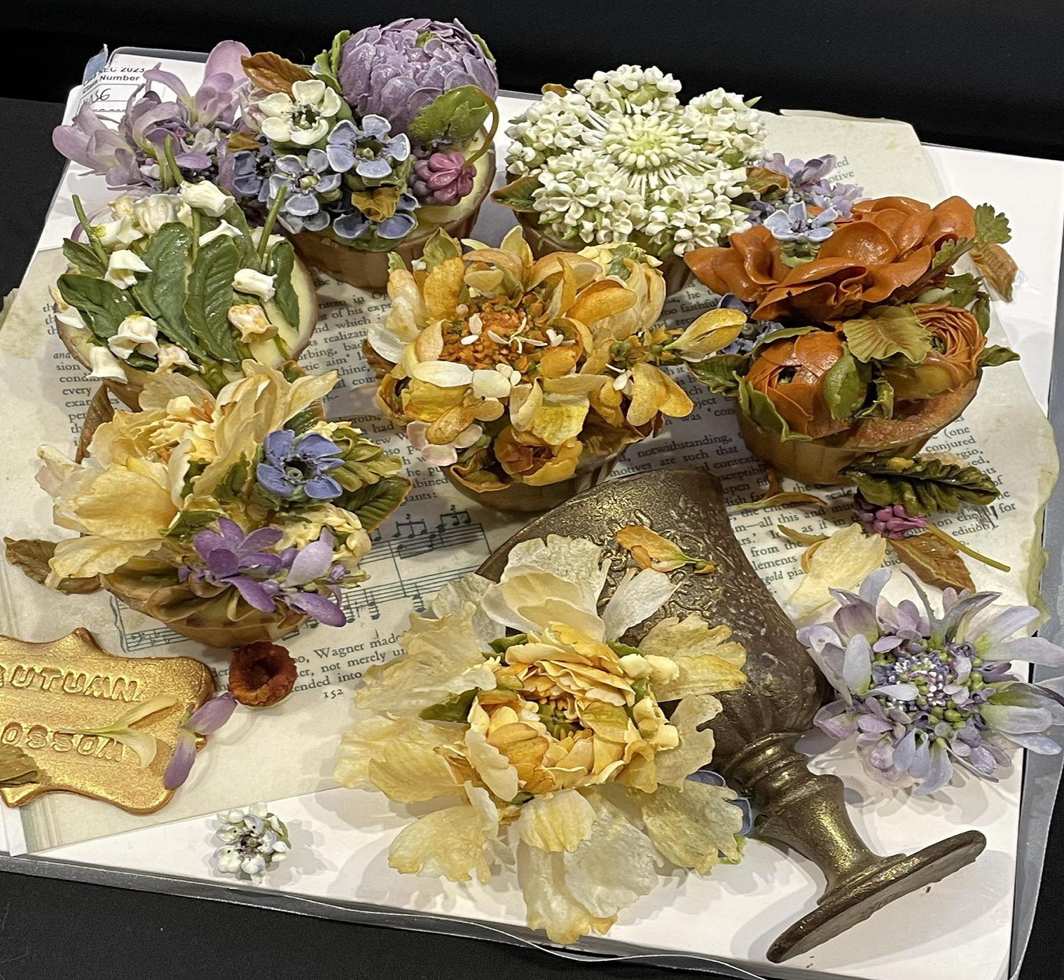 Khách hàng đặt mua bánh của chị Thùy Dương có cả người Việt Nam sinh sống tại Anh và người nước ngoài.