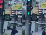 Tin tức trong ngày - Xác minh clip người trùm kín mặt đột ngột bấm đèn đỏ, xe không dừng kịp ở TPHCM