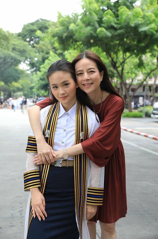 Con gái Madam Pang theo đuổi phong cách thanh lịch - 1