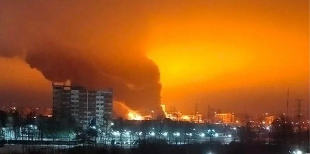 Cháy và nổ tại một khu công nghiệp ở TP Gatchina thuộc khu vực Leningrad – Nga. Ảnh: Telegram Baza