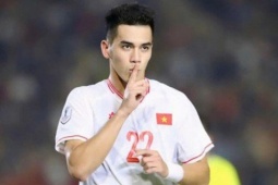 Tiền đạo đẹp trai, giàu lòng nhân ái: Sau AFF Cup, trích tiền thưởng tặng 2,5 tấn gạo nấu cơm cho bệnh nhân nghèo