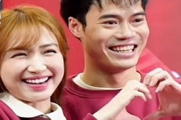 Chuyện gì xảy ra khi Hòa Minzy diện áo đôi cùng Văn Toàn làm hành động thả tim?
