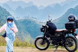 Du lịch - Đôi bạn trẻ cùng nhau đặt chân đến nơi địa đầu Tổ quốc