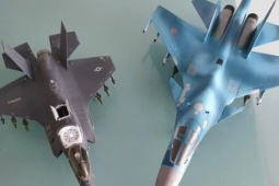 Thế giới - Khoảnh khắc máy bay Nga Su-34 'chạm trán' F-35 Italia ở khoảng cách gần