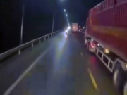 Tin tức trong ngày - Thót tim cảnh xe khách vượt ẩu, đối đầu xe máy khiến 1 người tử vong