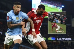 Bóng đá - Sao Man City ngã vào biển quảng cáo, &quot;trả ơn&quot; thiếu tinh thần thể thao