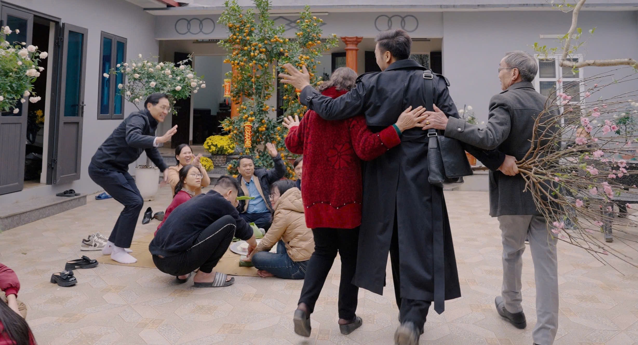 "MV ra mắt cũng là những lời tri ân chân thành nhất Hưng gửi đến đấng sinh thành", nam ca sĩ chia sẻ.