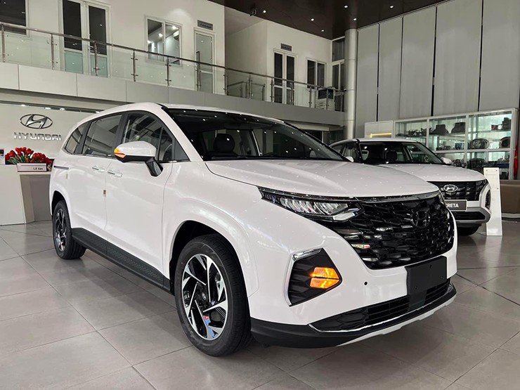 Giá xe Hyundai Custin niêm yết và lăn bánh tháng 1/2025 - 2