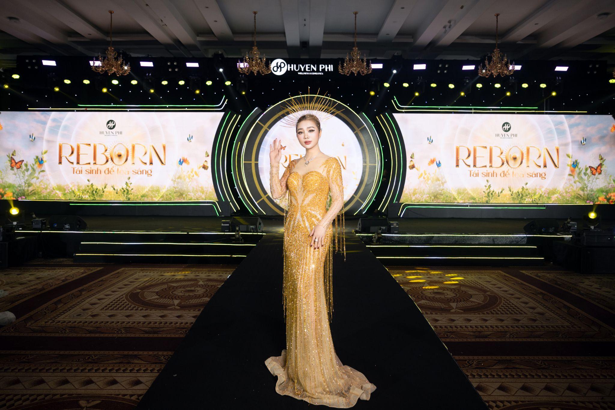 CEO Hoàng Phi Huyền xuất hiện rạng rỡ tại sự kiện