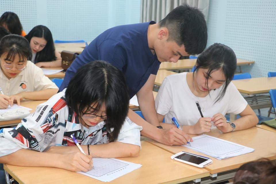 Thanh Phong Bùi Khắc Sáng: “Thư pháp Việt ngày càng được giới trẻ quan tâm” - 3