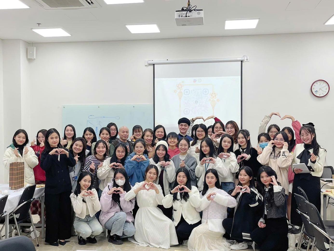 “Đối với Thư pháp Thanh Phong đây là thời gian anh cảm nhận được lớp trẻ đang ngày một quan tâm tới thư pháp nhiều hơn.