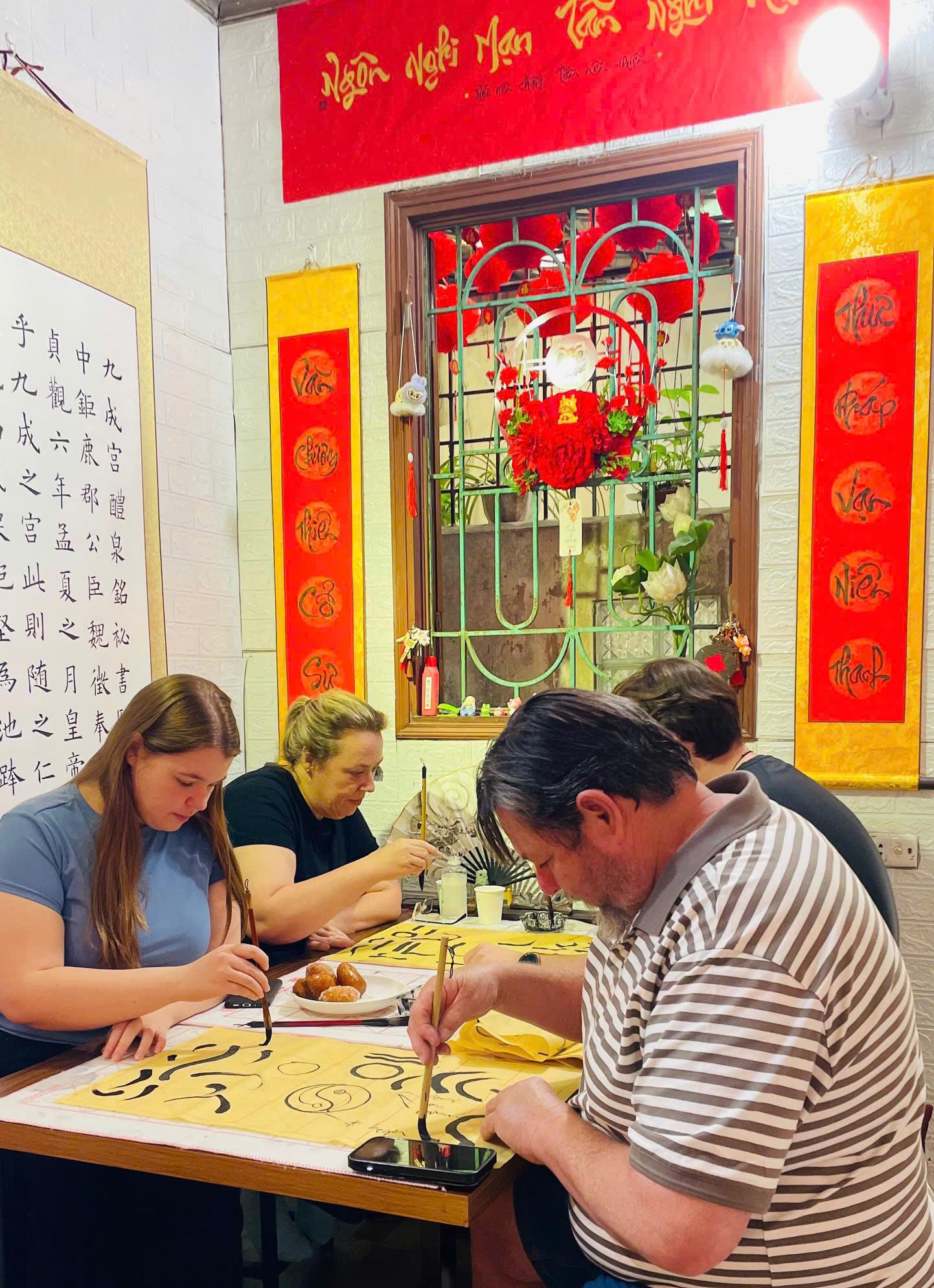 Thanh Phong Bùi Khắc Sáng: “Thư pháp Việt ngày càng được giới trẻ quan tâm” - 4