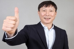 HLV Kim Sang-sik tiết lộ chiêu lấy lòng các cầu thủ Việt Nam