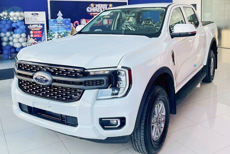 Ford Ranger có thêm phiên bản XLS+, giá 733 triệu đồng - 1