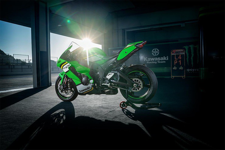 Siêu mô tô Kawasaki ZX-10R ABS KRT EDITION trình làng, giá tương đương Vinfast VF7 - 1