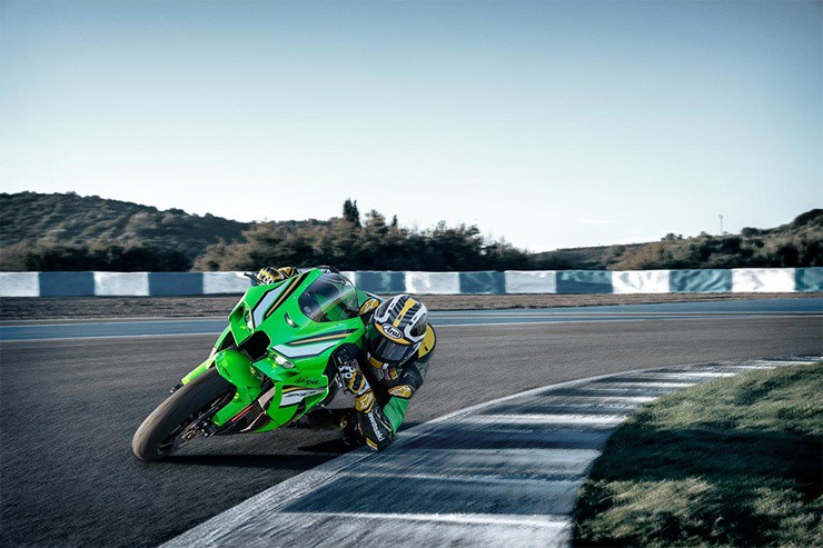 Siêu mô tô Kawasaki ZX-10R ABS KRT EDITION trình làng, giá tương đương Vinfast VF7 - 2