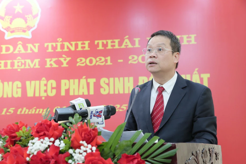 Tân Chủ tịch UBND tỉnh Thái Bình Nguyễn Mạnh Hùng, phát biểu nhận nhiệm vụ. Ảnh: HL