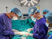 Sức khỏe đời sống - Đau vùng kín lại chườm đá, bé trai 14 tuổi mất một phần chức năng sinh sản