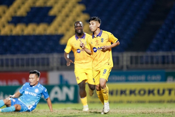 SLNA một lần nữa phải đua trụ hạng.