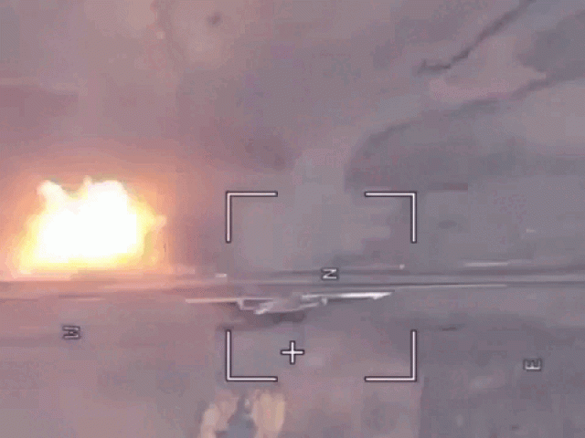 Nga ném bom phá hủy cầu, chặn tuyến hậu cần của Ukraine ở Donetsk