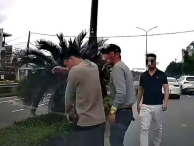 Video phẫn nộ tài xế ô tô vượt ẩu, hung hăng đánh người