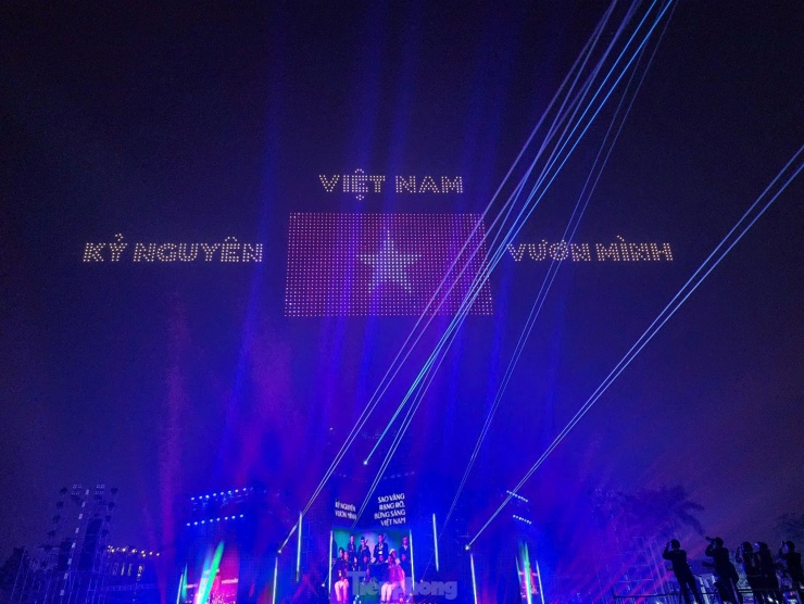 Cảnh tượng chưa từng có ở Hồ Tây - 11