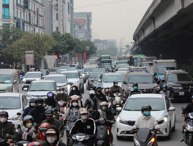 Khu vực Nguyễn Xiển hướng Khuất Duy Tiến ùn ứ kéo dài