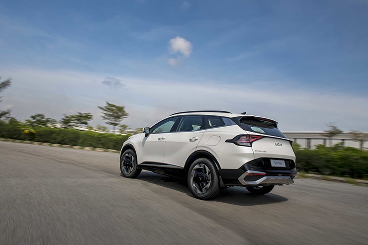 Giá xe KIA Sportage niêm yết và lăn bánh tháng 1/2025 - 11