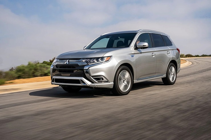 Giá xe Mitsubishi Outlander tháng 1/2025, hỗ trợ 50% lệ phí trước bạ - 2