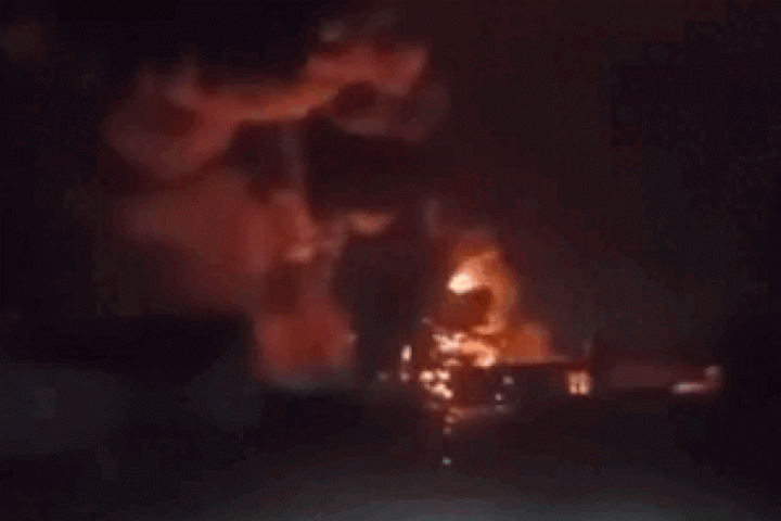 Thế giới - Kho dầu Nga bốc cháy ngùn ngụt sau cuộc tấn công của máy bay không người lái