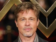 Giải trí - Brad Pitt vướng vào vụ lừa tình