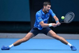 Thể thao - Djokovic bị chế giễu, Raducanu &quot;vớ bẫm&quot; dù thua Swiatek ở Australian Open