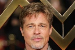 Giải trí - Brad Pitt vướng vào vụ lừa tình
