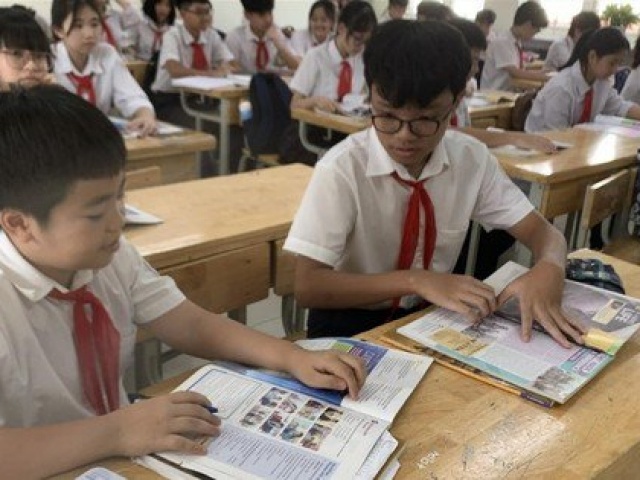 Băn khoăn một chương trình nhiều sách giáo khoa