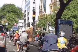 Tin tức trong ngày - Đèn tín hiệu giao thông ở trung tâm TPHCM ‘nhảy múa’