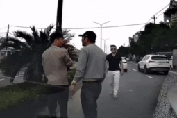 Người đàn ông điều khiển ô tô “tạt cánh”, đánh bạt tai một tài xế là ai?