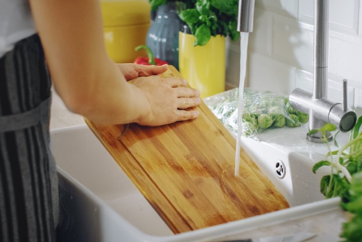 Mẹo làm sạch thớt nhanh.