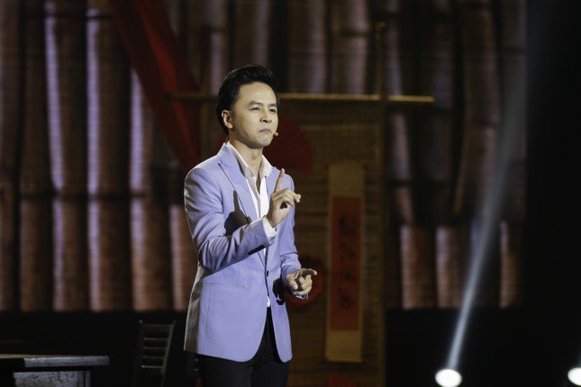 Quán quân 'Én vàng nghệ sĩ 2024' Văn Anh: ‘Đây là bước khởi đầu cho công việc người dẫn chương trình của tôi’ - 3