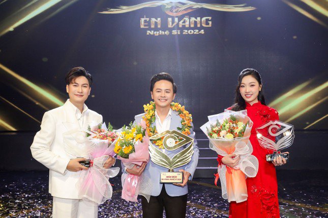 Quán quân 'Én vàng nghệ sĩ 2024' Văn Anh: ‘Đây là bước khởi đầu cho công việc người dẫn chương trình của tôi’ - 2
