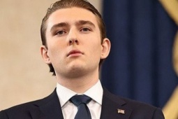 Đàn ông - Diện mạo Barron Trump trong lễ nhậm chức của cha