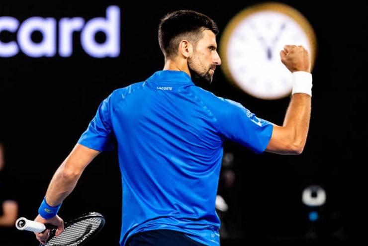 Djokovic ngược dòng hạ Alcaraz 3-1 ở tứ kết Australian Open