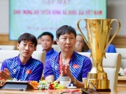 HLV Kim Sang Sik sau hào quang AFF Cup: Không ngủ quên trên chiến thắng