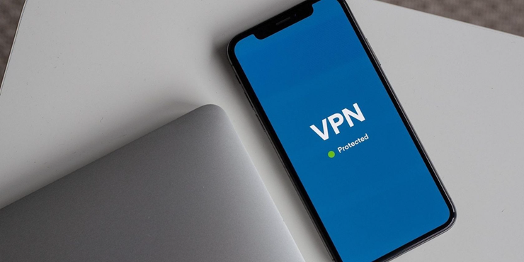 Sử dụng VPN để bảo mật danh tính trực tuyến.