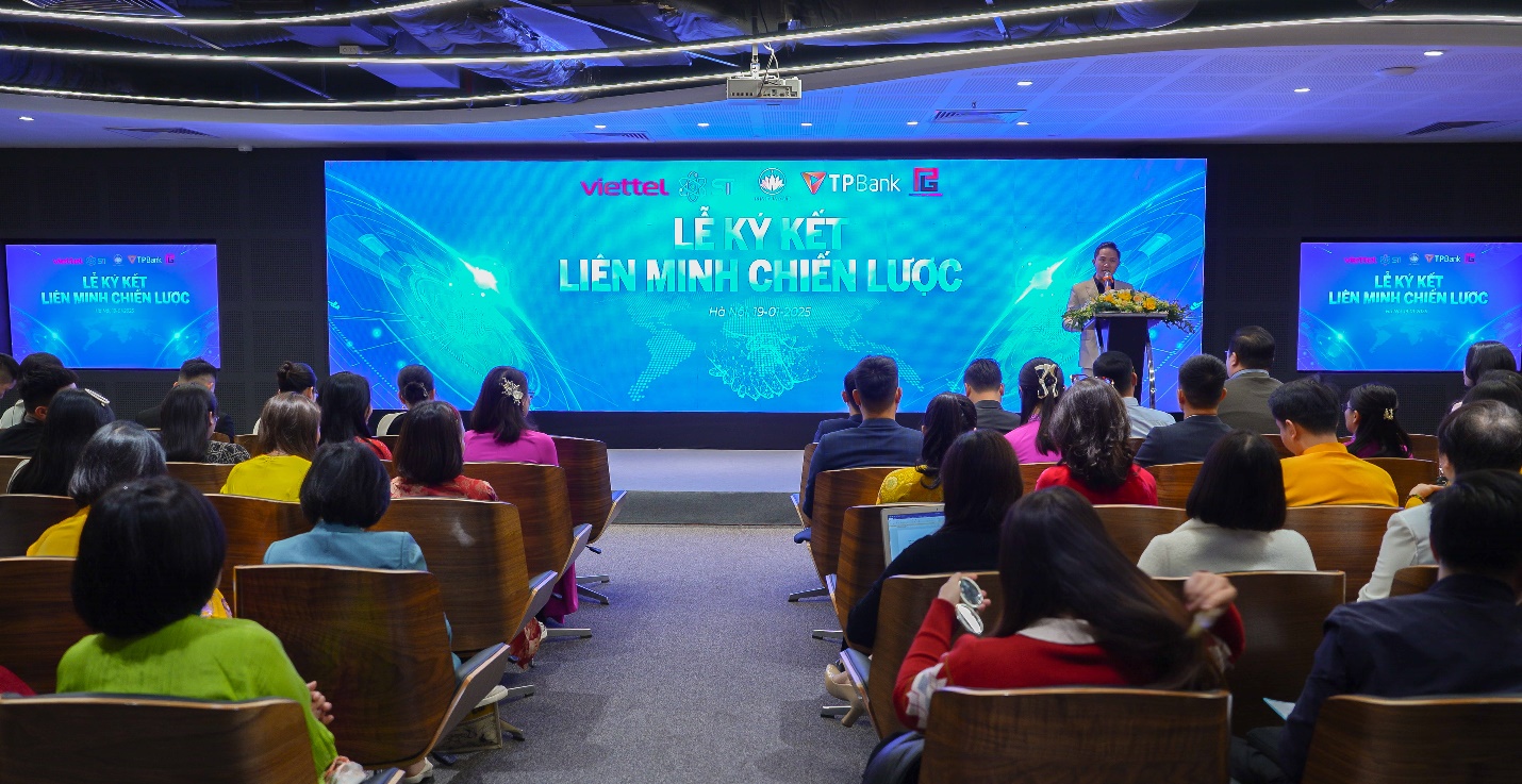 Gần 100 khách mời, bao gồm đại diện từ các đối tác, khách hàng, cơ quan báo chí và truyền thông khách mời tại buổi Lễ ký kết.