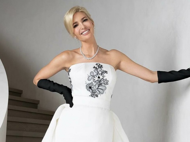 Món mỹ phẩm Ivanka Trump mang theo dù 'đi bất cứ đâu'