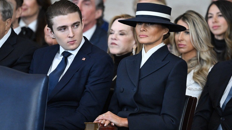 Melania Trump, cùng con trai Barron (bên trái), tại lễ nhậm chức lần thứ hai của ông Donald Trump. Ảnh: Getty.