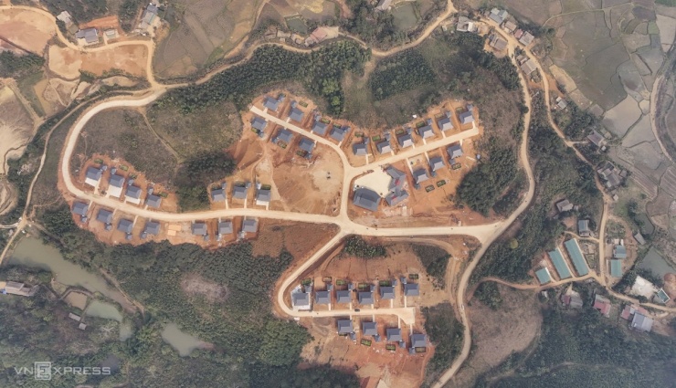 Khu tái định cư Làng Nủ, xã Phúc Khánh, huyện Bảo Yên, rộng 10 ha, gồm 40 nhà sàn, nhà sinh hoạt cộng đồng, điểm trường. Khu này được khánh thành ngày 22/12/2024, hơn ba tháng sau trận lũ quét rạng sáng 10/9 khiến 60 người thiệt mạng, 7 người mất tích, 33 hộ dân bị vùi lấp.