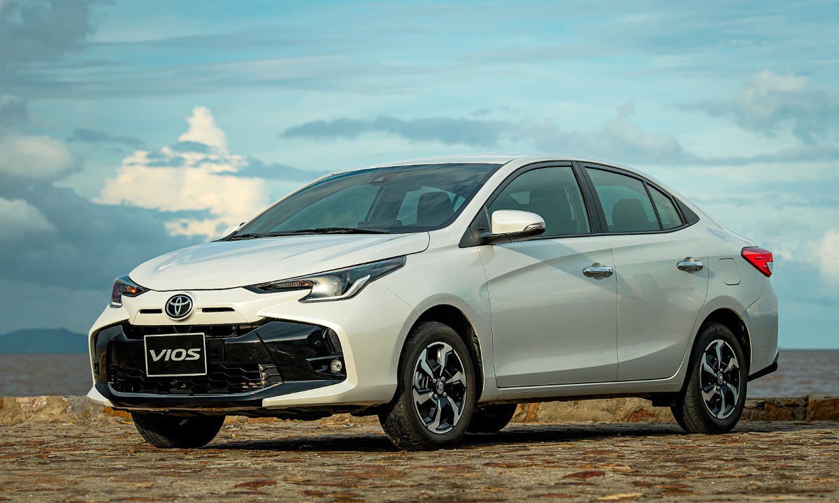 Toyota Vios nổi bật với thiết kế thực dụng, không gian rộng rãi và tính năng bền bỉ.