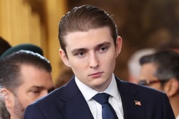 Đàn ông - Barron Trump nói gì với ông Biden?