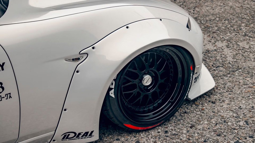 Ngắm xe Mazda MX-5 trong gói nâng cấp từ Liberty Walk - 3